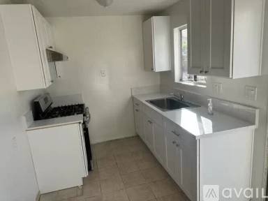 Main picture of 1840 E Grovecenter St