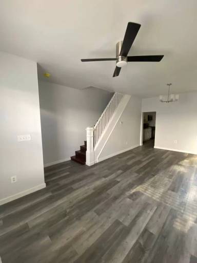 Main picture of 2080 E Pacific St