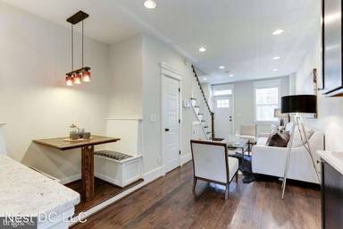 Main picture of 635 20th St NE