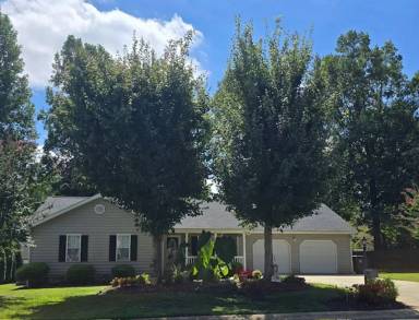 Main picture of 207 Edward Ct