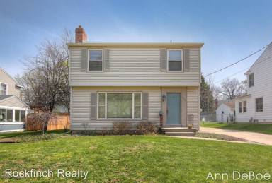 Main picture of 1906 Chamberlain Ave SE