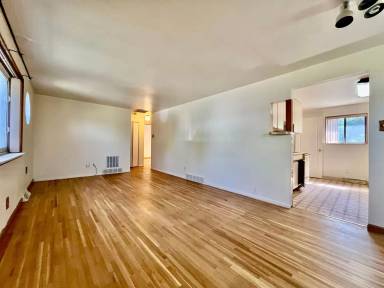 Main picture of 5416 Cody St