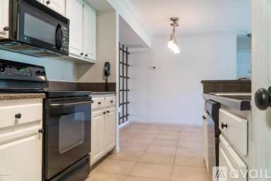 Main picture of 700 Boardwalk Dr