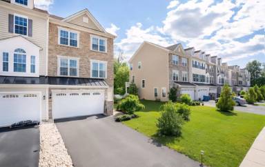 Main picture of 24 Grissom Dr
