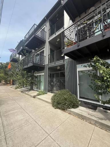 Main picture of 7171 SE Knight St