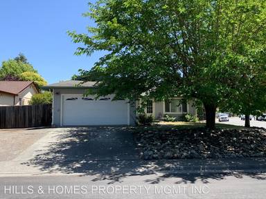 Main picture of 552 Lacrosse Ct N