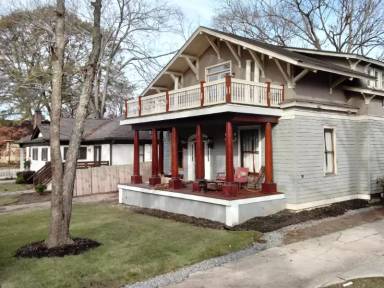 Main picture of 789 Holmes St NW