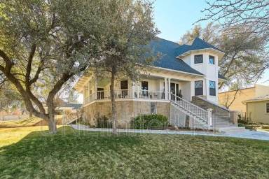 Main picture of 605 W Gurley St