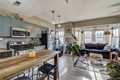Main picture of 230 E 9th St