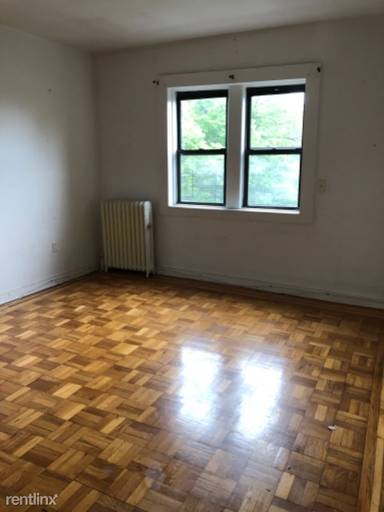 Main picture of 300 Gramatan Ave