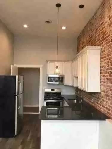 Main picture of 156 S Main St