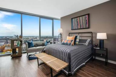 Main picture of 727 West Madison