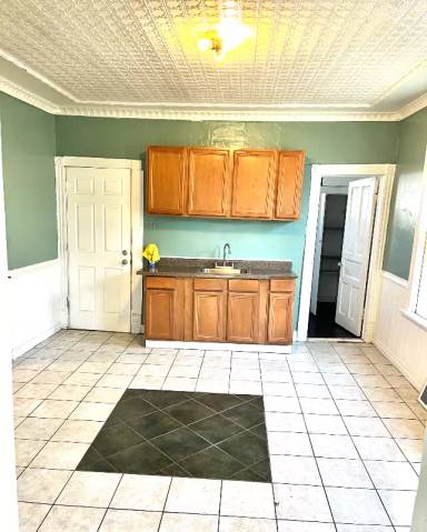 Main picture of 2164 S 15th St