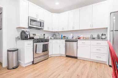 Main picture of 221 Bennington St