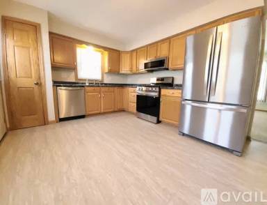 Main picture of W158N11069 Legend Ave