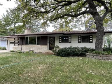 Main picture of 6240 Jupiter Rd NE