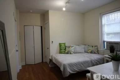 Main picture of 1210 W Granville Ave
