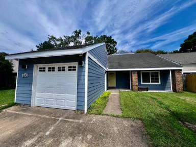 Main picture of 684 Orangewood Dr