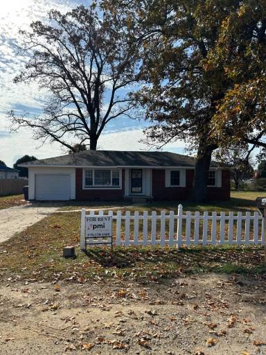Main picture of 2915 Planters Dr