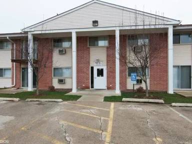 Main picture of 703 E Fullerton Ave