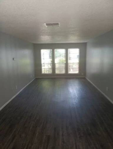 Main picture of 2401-27 E 55th Pl