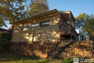 Main picture of 1212 E Erwin St
