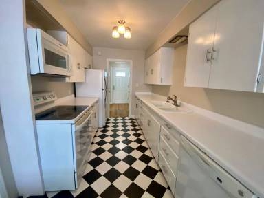 Main picture of 68 S 400 E