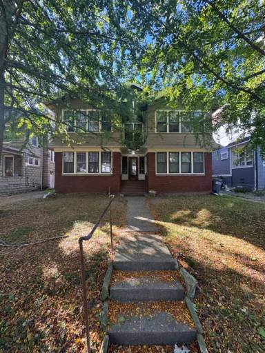 Main picture of 405 Victoria Pl