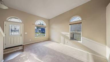 Main picture of 1421 NW Lofton Loop