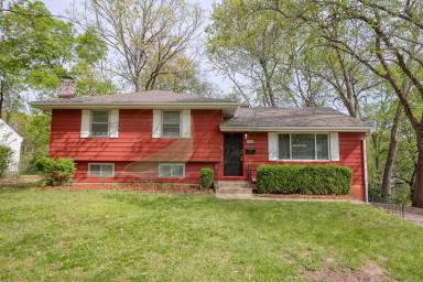 Main picture of 7924 NE 53rd St