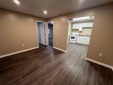 Main picture of 5210 Main St