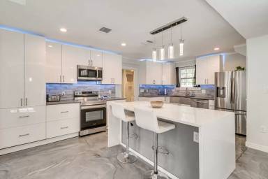 Main picture of 372 Plum St
