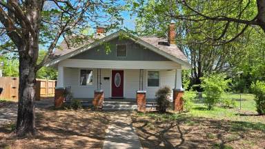 Main picture of 2634 Barton St