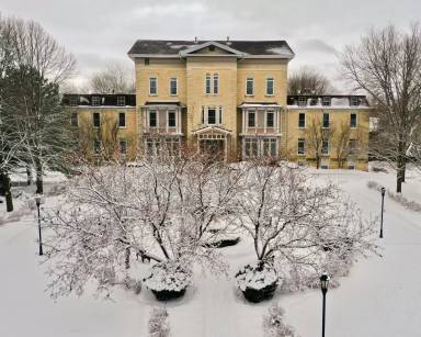 Main picture of 333 S Jefferson St