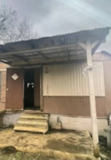 Main picture of 704 NW River Rd