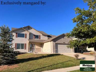Main picture of 5807 Poudre Way