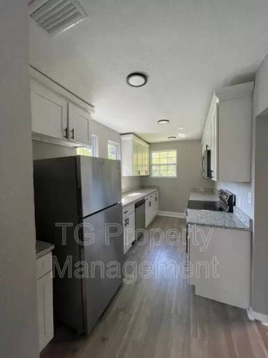 Main picture of 1469 W 7th St