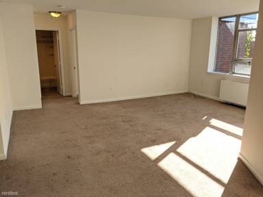 Main picture of 17 Hammond Pond Pkwy