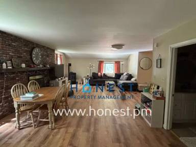 Main picture of 206 Derosay Ave