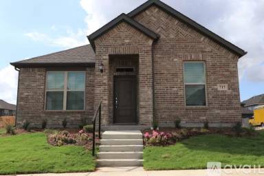 Main picture of 717 Plaza Ln