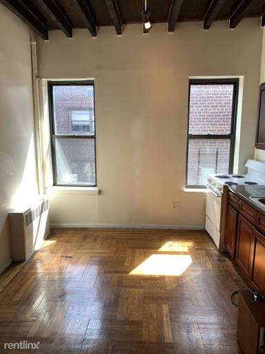 Main picture of 585 E 21st St