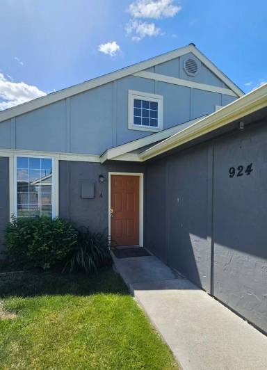 Main picture of 924 W 4th Ave