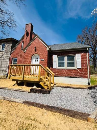 Main picture of 1470 Roanoke St