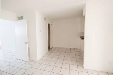 Main picture of 737 NE 7th Ave