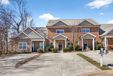 Main picture of 1703 New Castle Dr NE