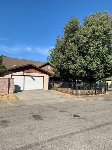 Main picture of 281 Holly Dr