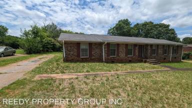 Main picture of 15 Wedgefield Dr