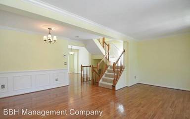 Main picture of 918 Rolfe Pl