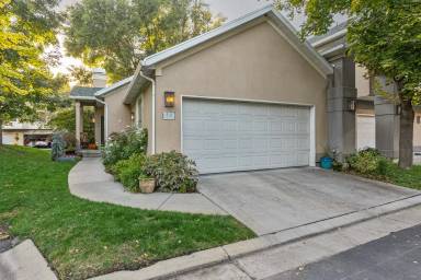 Main picture of 1140 E Parkway Ave