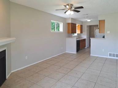 Main picture of 400 Renee Dr